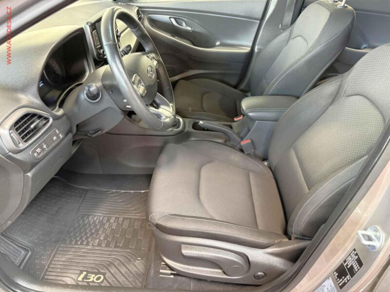 Hyundai i30 - hlavní fotka