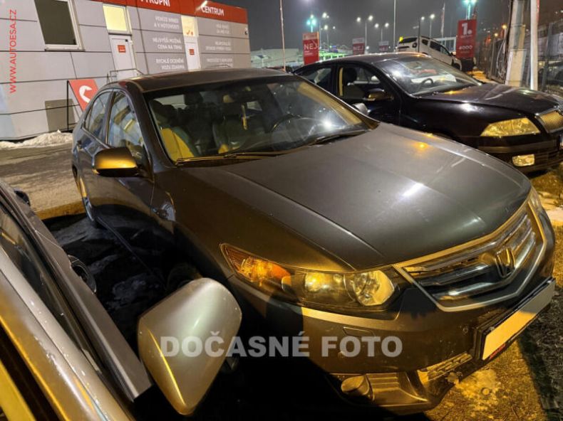 Honda Accord - hlavní foto