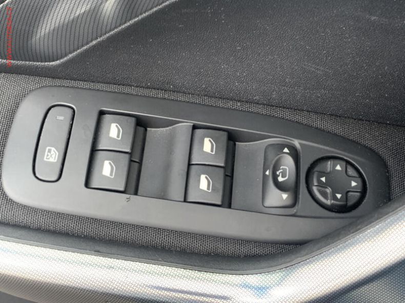 Peugeot 2008 - hlavní fotka