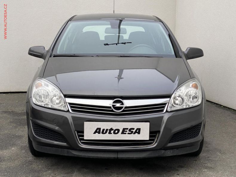 Opel Astra - hlavní fotka