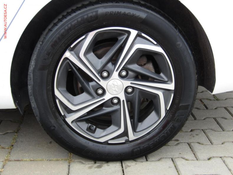 Hyundai i30 - hlavní fotka