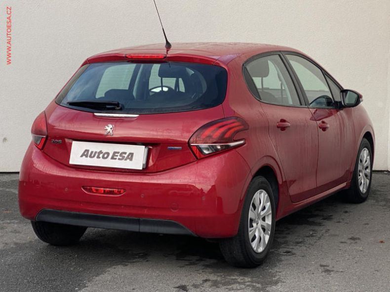 Peugeot 208 - hlavní fotka