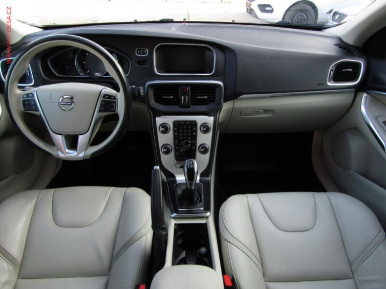 Volvo V40 - hlavní fotka