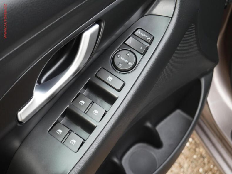 Hyundai i30 - hlavní fotka