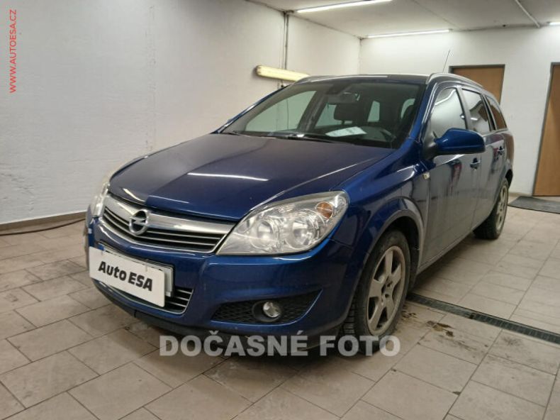 Opel Astra - hlavní foto