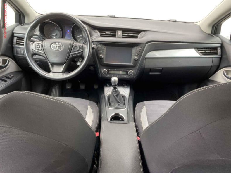 Toyota Avensis - hlavní fotka
