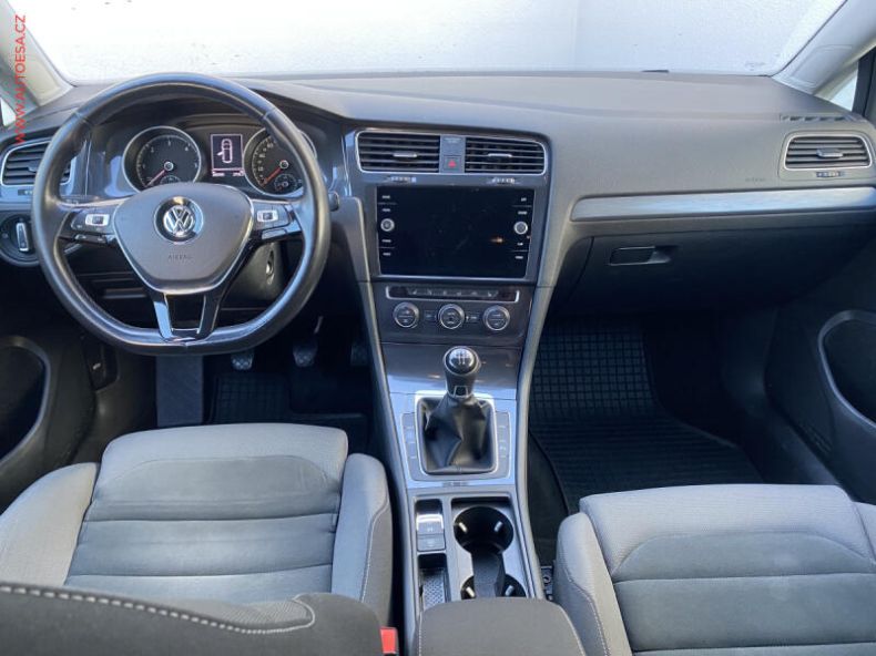 Volkswagen Golf - hlavní fotka