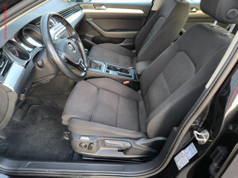 Volkswagen Passat - hlavní fotka