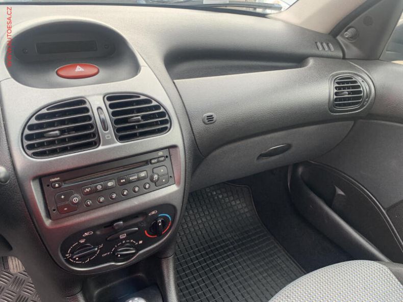 Peugeot 206 - hlavní fotka