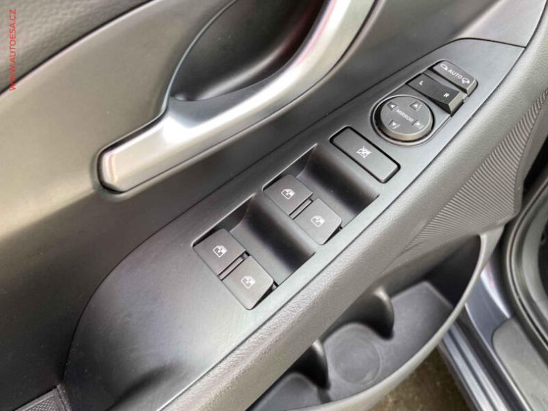 Hyundai i30 - hlavní fotka