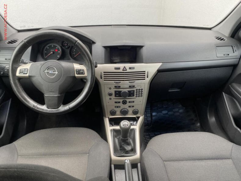 Opel Astra - hlavní fotka
