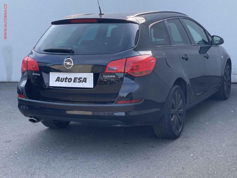 Opel Astra - hlavní fotka