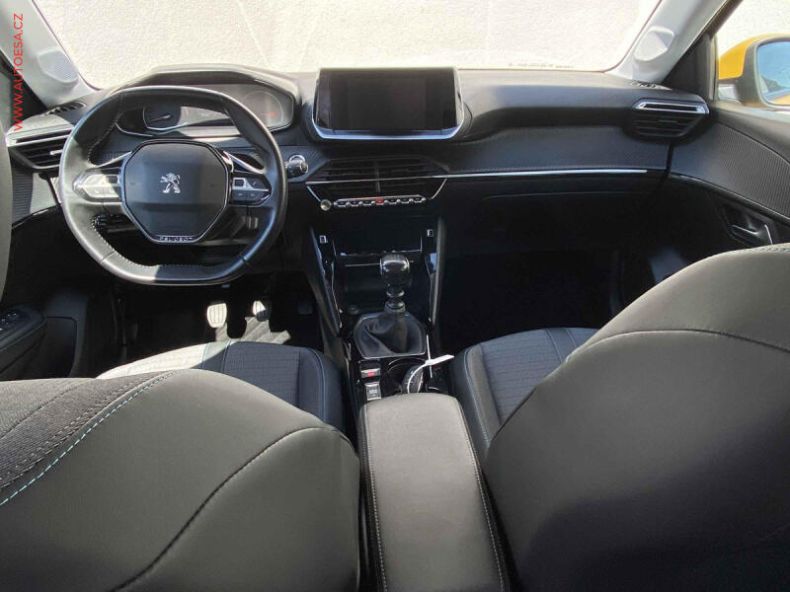 Peugeot 208 - hlavní fotka