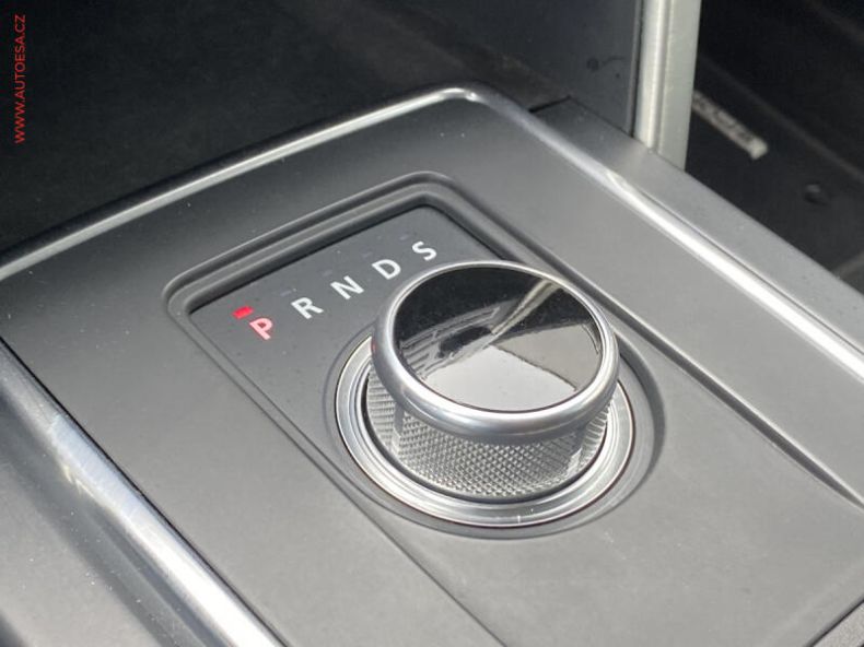 Land Rover Discovery - hlavní fotka