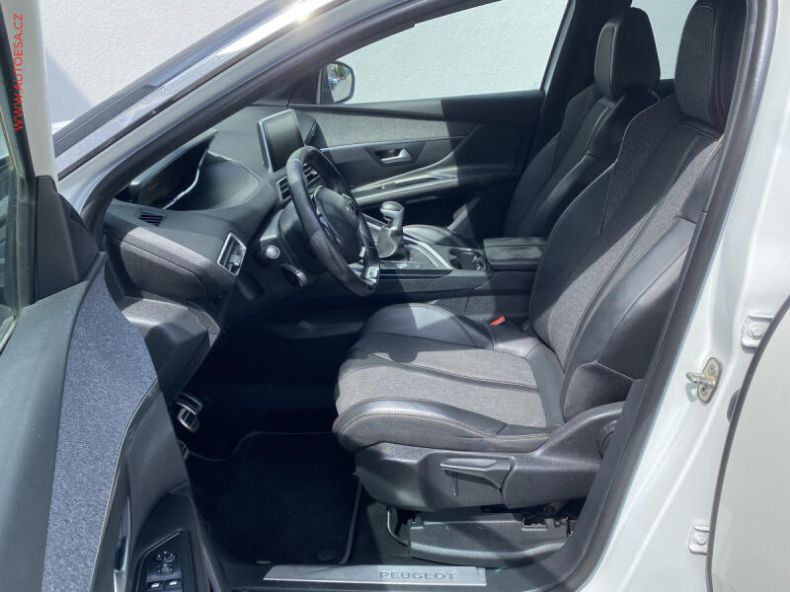 Peugeot 3008 - hlavní fotka