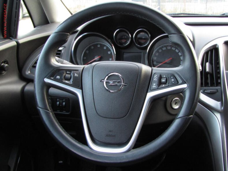 Opel Astra - hlavní fotka
