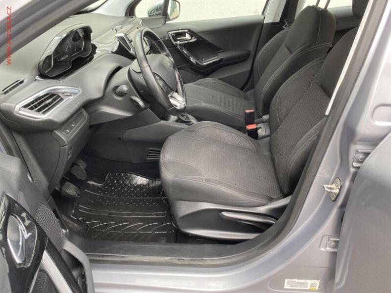 Peugeot 208 - hlavní fotka