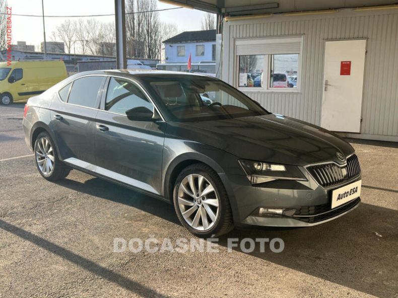 Škoda Superb - hlavní foto