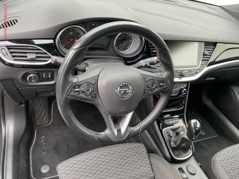 Opel Astra - hlavní fotka