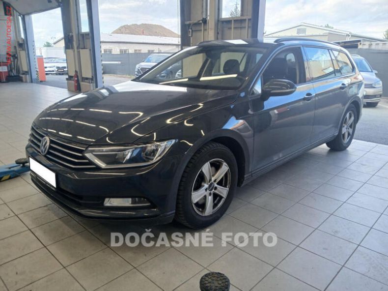 Volkswagen Passat - hlavní foto