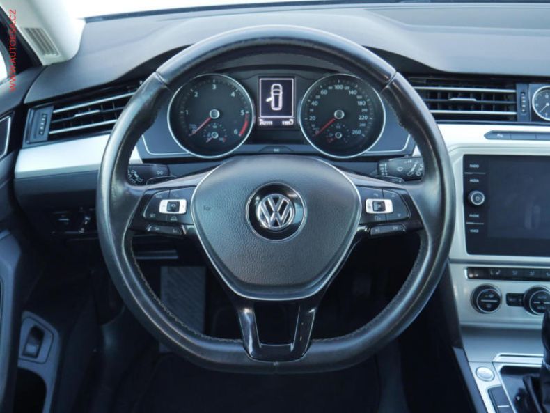 Volkswagen Passat - hlavní fotka