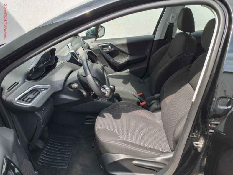 Peugeot 208 - hlavní fotka
