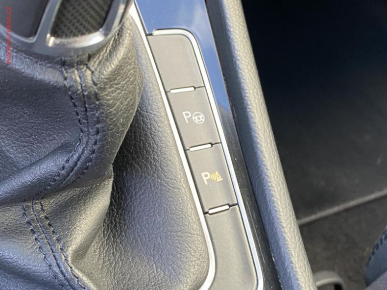 Volkswagen Golf - hlavní fotka