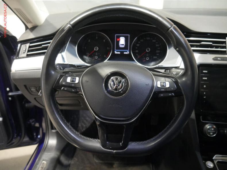 Volkswagen Passat - hlavní fotka