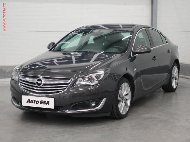 Opel Insignia - hlavní fotka