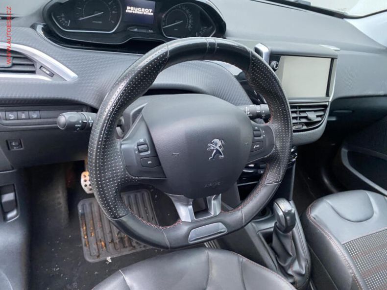 Peugeot 208 - hlavní fotka