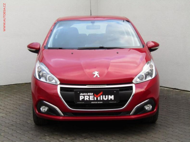 Peugeot 208 - hlavní fotka