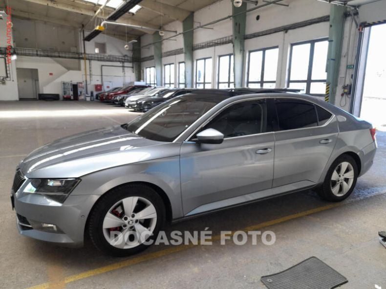 Škoda Superb - hlavní foto