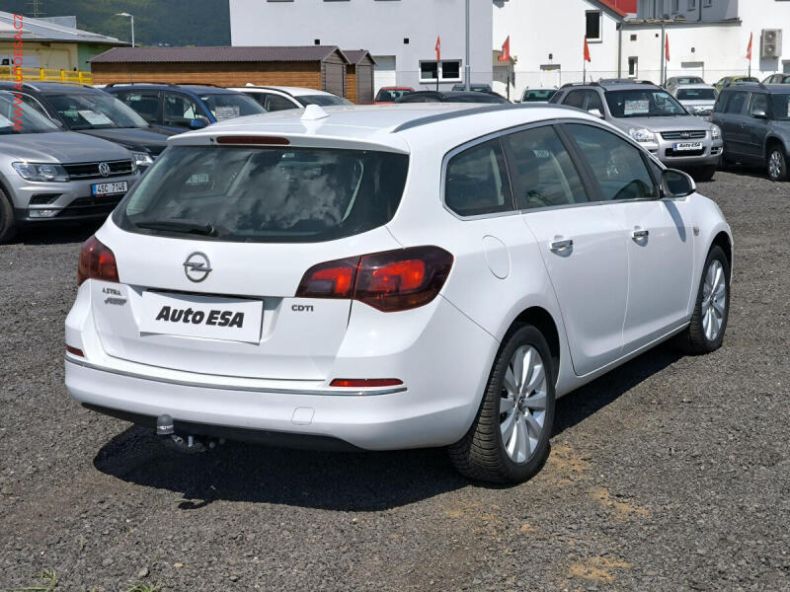 Opel Astra - hlavní fotka