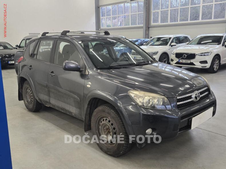 Toyota RAV 4 - hlavní foto
