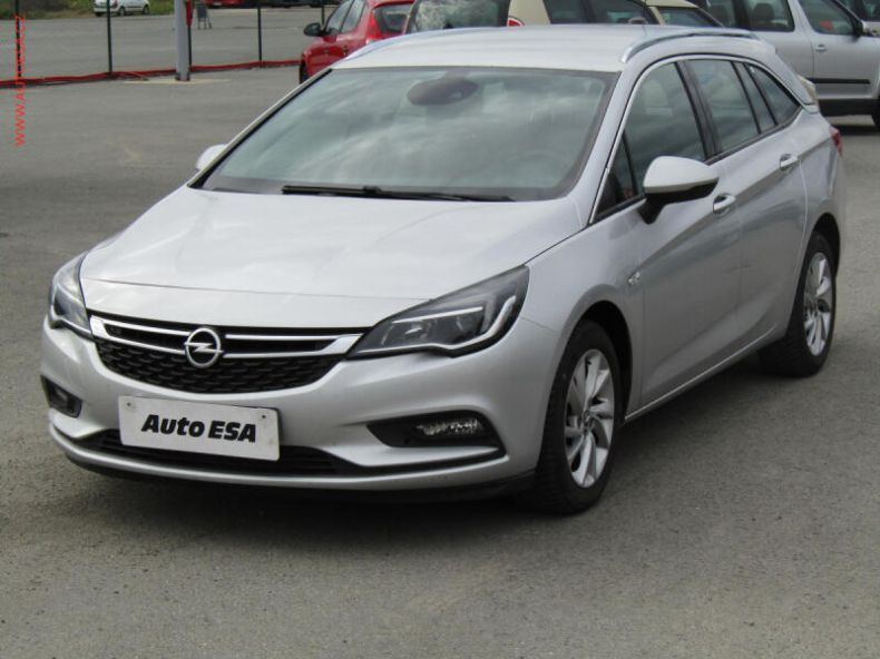Opel Astra - hlavní fotka