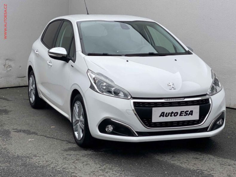 Peugeot 208 - hlavní fotka