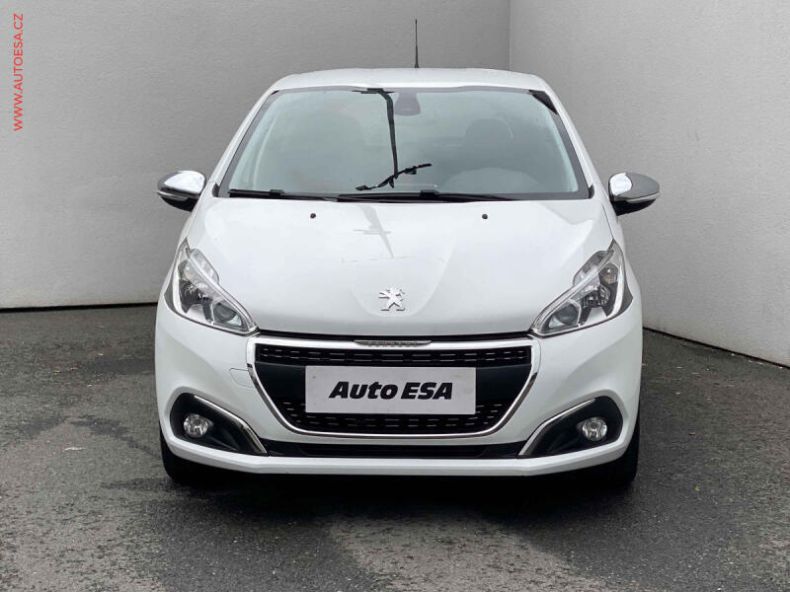 Peugeot 208 - hlavní fotka