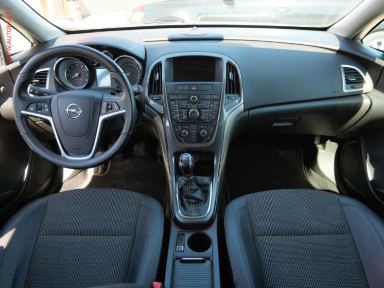 Opel Astra - hlavní fotka