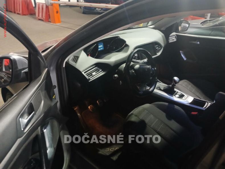 Peugeot 308 - hlavní fotka