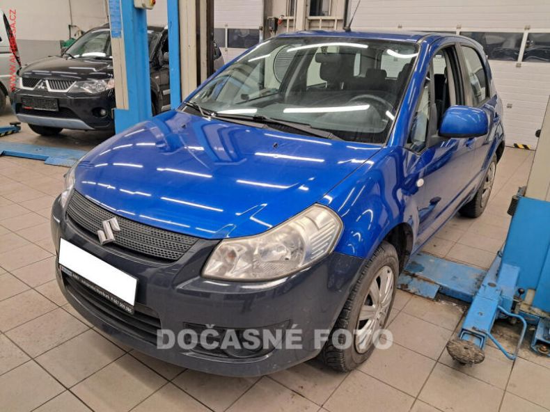 Suzuki SX4 - hlavní foto