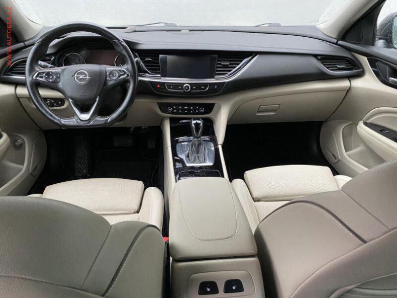 Opel Insignia - hlavní fotka