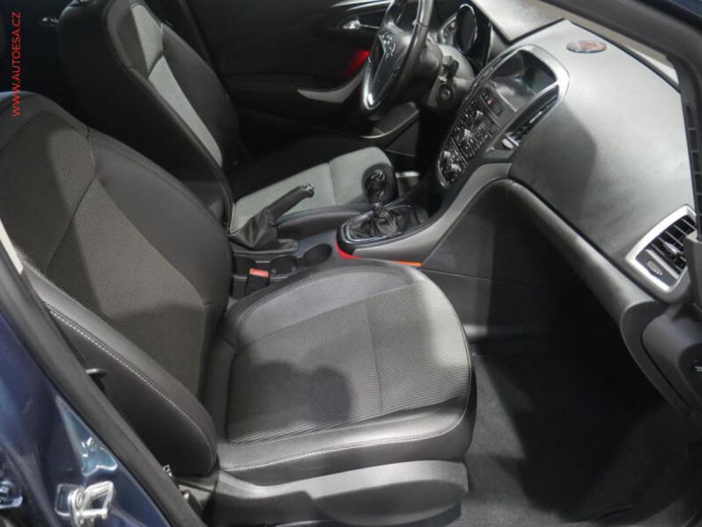 Opel Astra - hlavní fotka