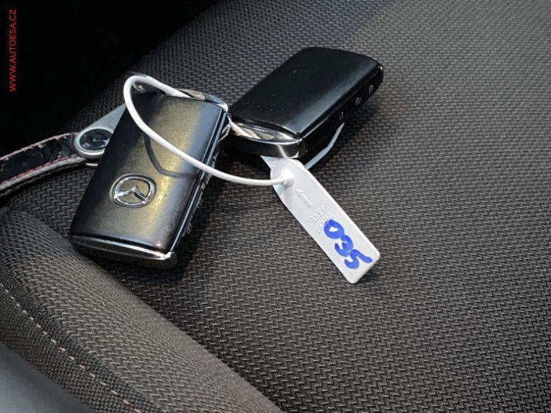 Mazda 3 - hlavní fotka