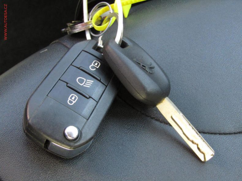 Peugeot 2008 - hlavní fotka