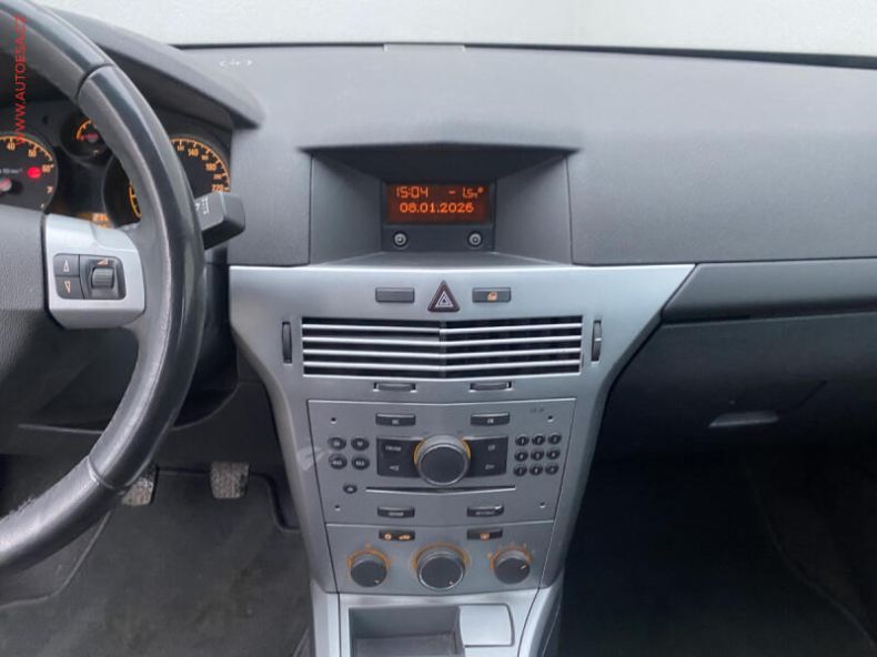 Opel Astra - hlavní fotka