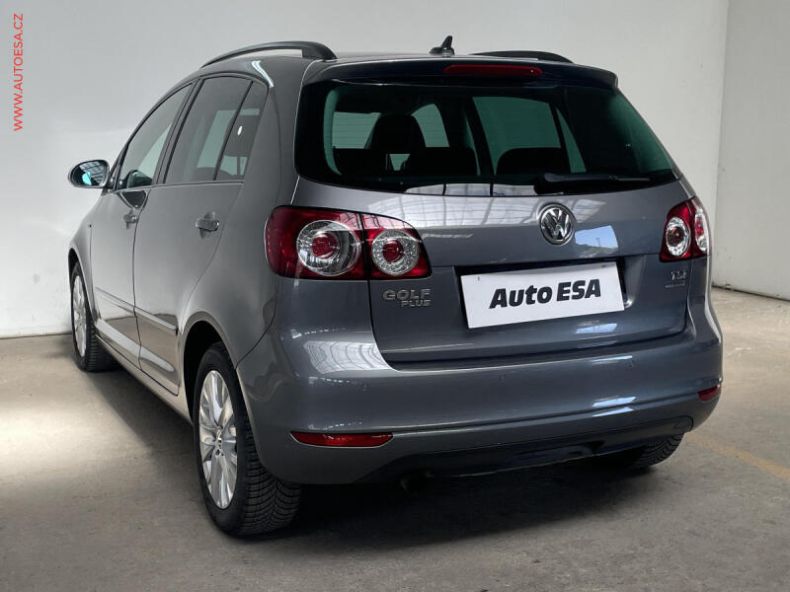 Volkswagen Golf - hlavní fotka