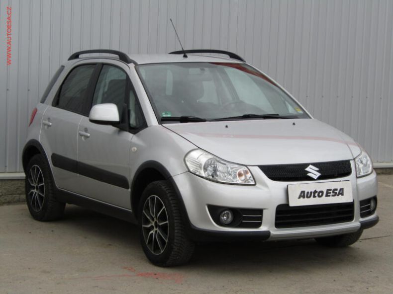 Suzuki SX4 - hlavní foto