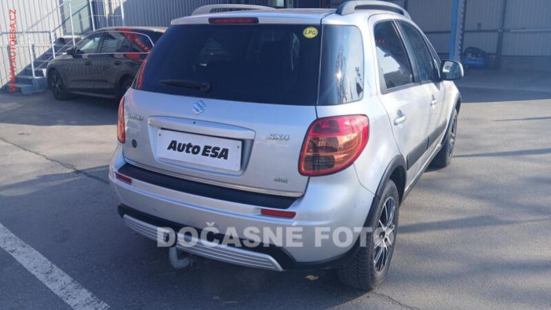 Suzuki SX4 - hlavní fotka