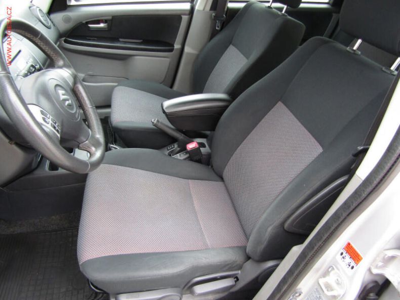 Suzuki SX4 - hlavní fotka