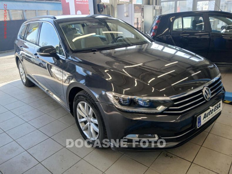 Volkswagen Passat - hlavní foto